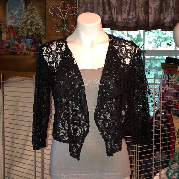 Lacey short chic cardigan lace front- solid back - Picture 7 of 11